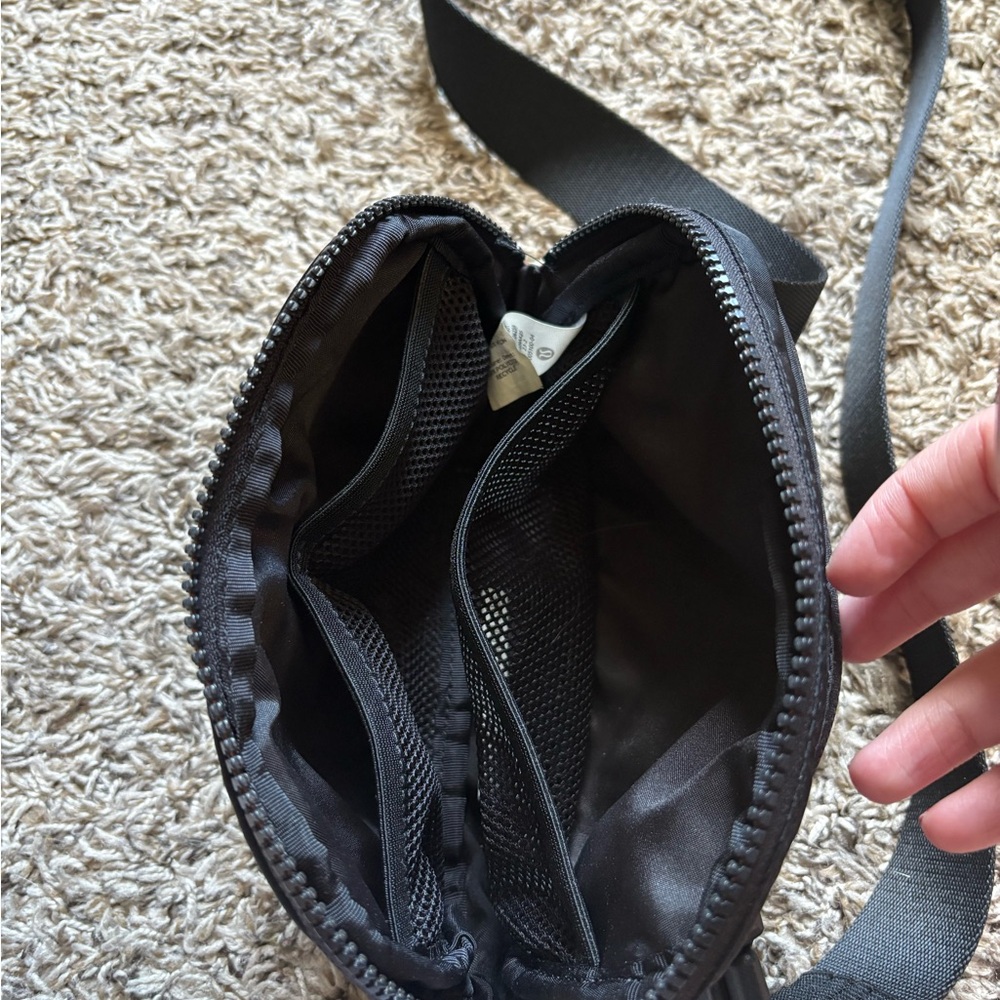 lululemon athletica Black Belt Bag Compact Design - Picture 3 of 4